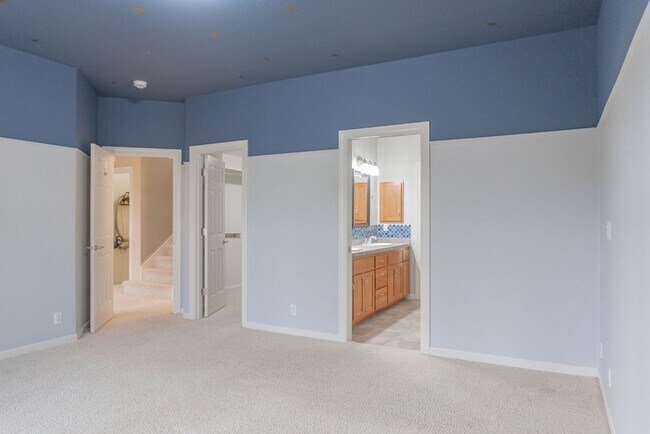 Building Photo - 3345 Bentley Ave