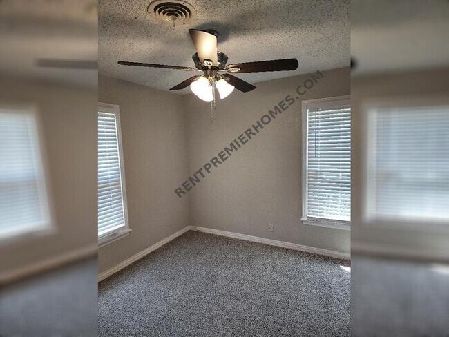 Building Photo - 741 Lynda Dr