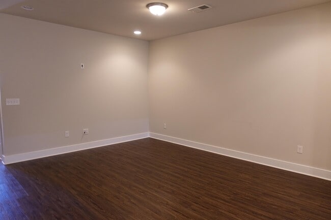 Building Photo - 17 Timber Oak Way