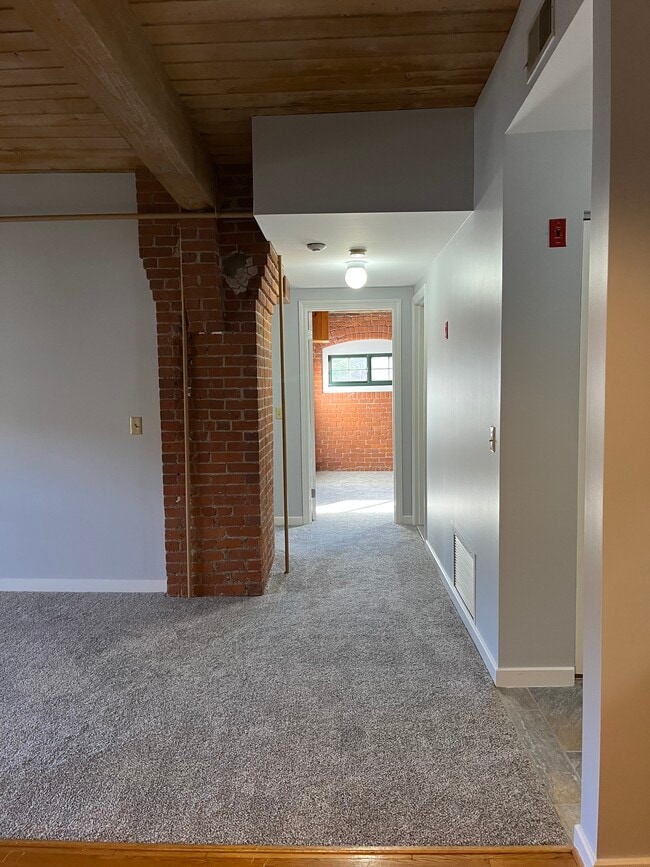 Building Photo - 25 Higgins St