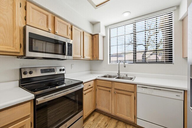 Building Photo - 11515 N 91st St