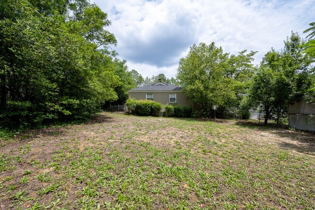 Building Photo - 1803 Heath St