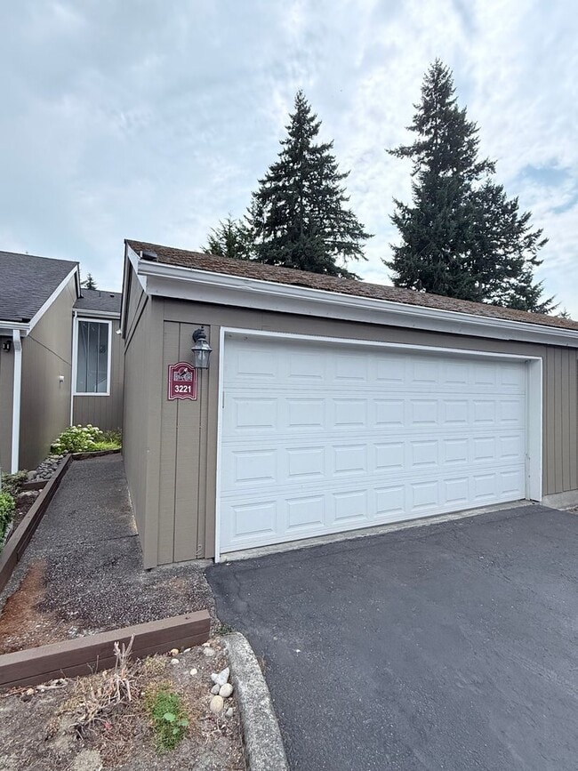 Primary Photo - Charming 3-Bed Condo in Quail Run | Pool, ...