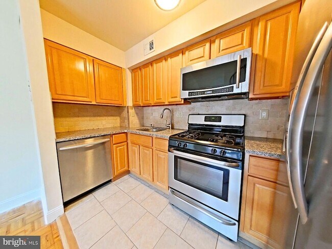 Building Photo - 828 N 26th St