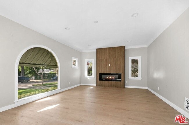 Building Photo - 2214 Benecia Ave