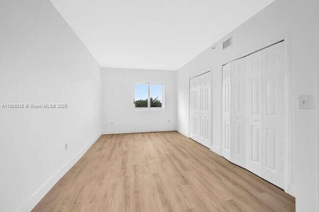 Building Photo - 3500 Coral Wy