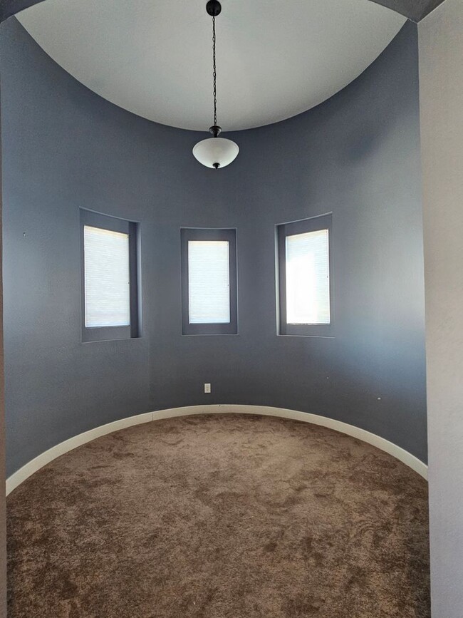 Building Photo - Spacious 4584 sq ft Home in Adora Trails!