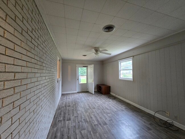 Building Photo - 106 Parish St