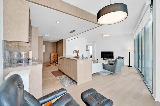 Building Photo - 1000 Auahi St