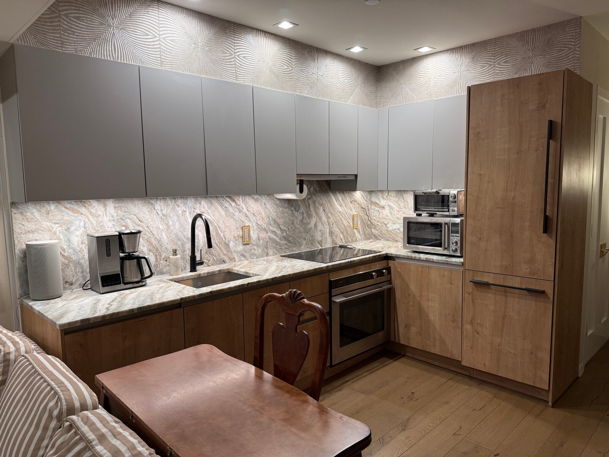 Building Photo - 44 Box St