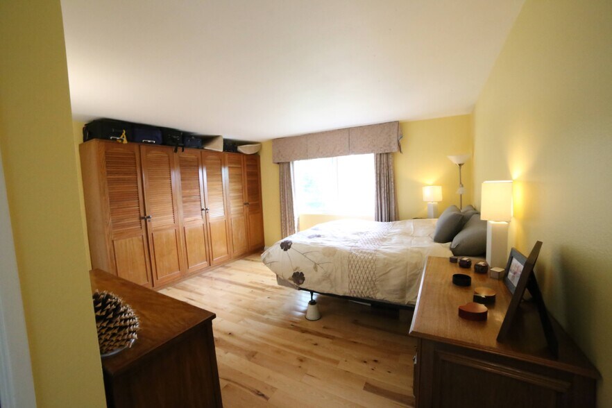 Master Bedroom - 3512 Del Amo Blvd