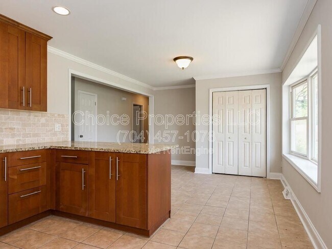 Building Photo - 6827 Woodstream Dr