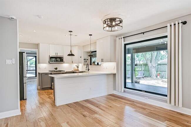 Building Photo - 1801 Vaquero