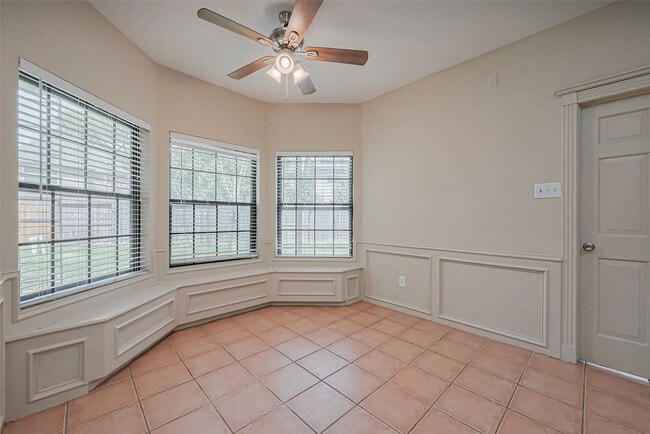 Building Photo - 2727 Raintree Dr