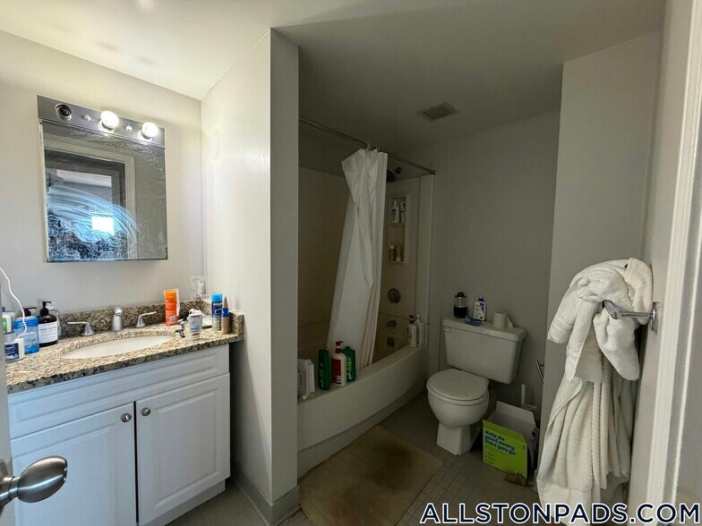 Building Photo - 15 N Beacon St