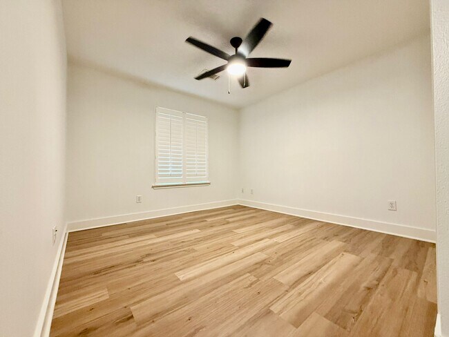 Building Photo - 79 N Flickering Sun Cir