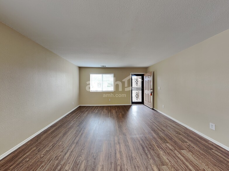 Building Photo - 7033 E Mitchell Flyer Rd