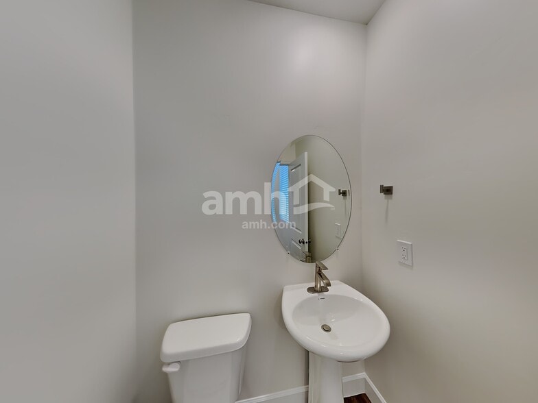 Building Photo - 6744 N Silver Gate Dr