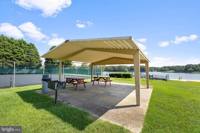 Building Photo - 686 Lake Caroline Dr