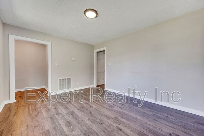 Building Photo - 1029 57th St