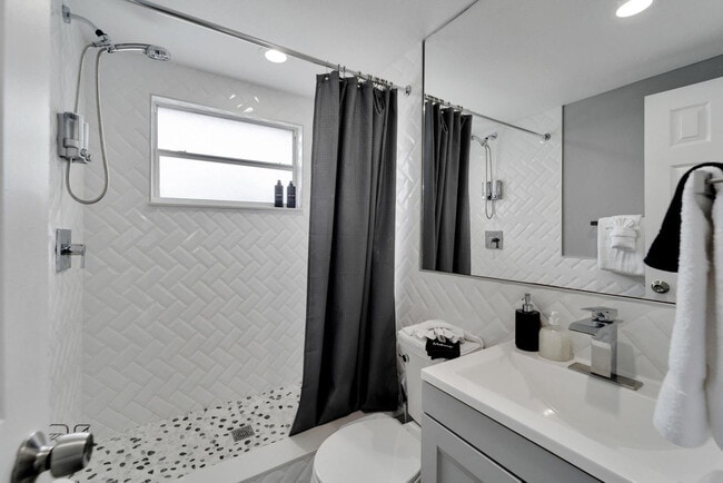 Building Photo - 8818 Rocky Creek Dr
