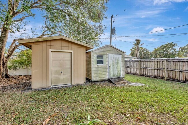 Building Photo - 252 NW Lincoln Ave