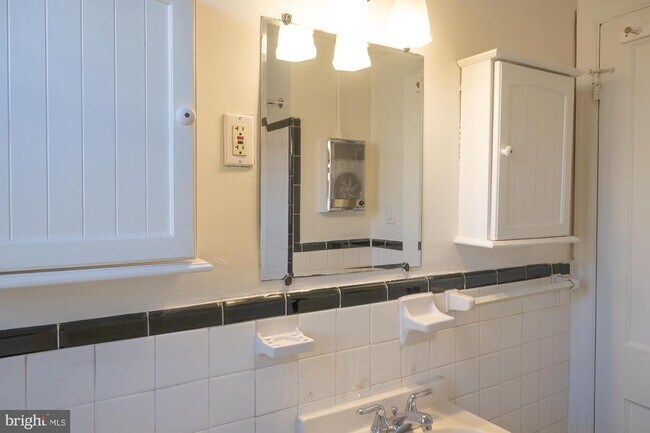 Building Photo - 6612 Wakefield Dr