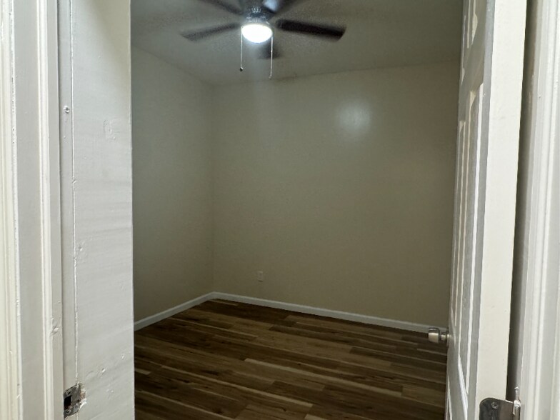 Building Photo - 113 S 11th St