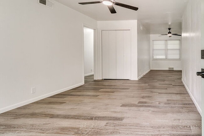 Building Photo - 2417 Becker Pl