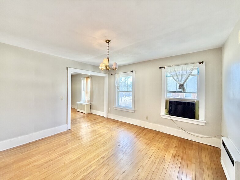 Building Photo - 715 Bushnell St