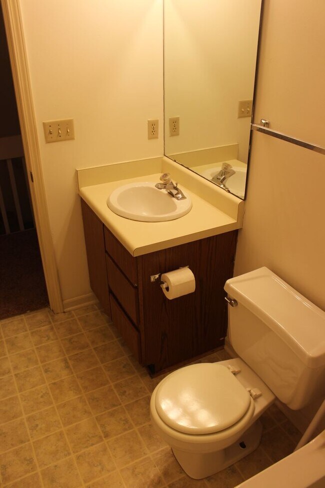 Building Photo - Bright Duplex Minutes Away from Clemson's Campus!