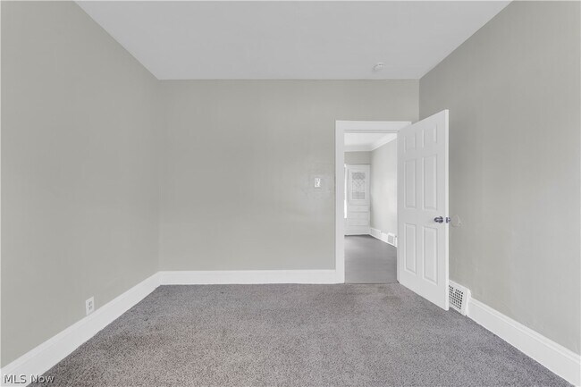 Building Photo - 3652 E 153rd St