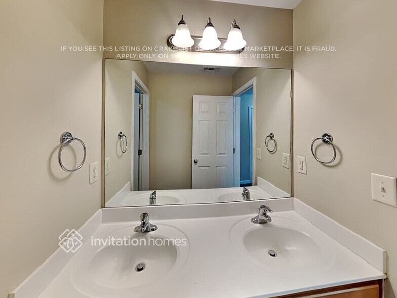 Building Photo - 1732 Sahale Falls Dr