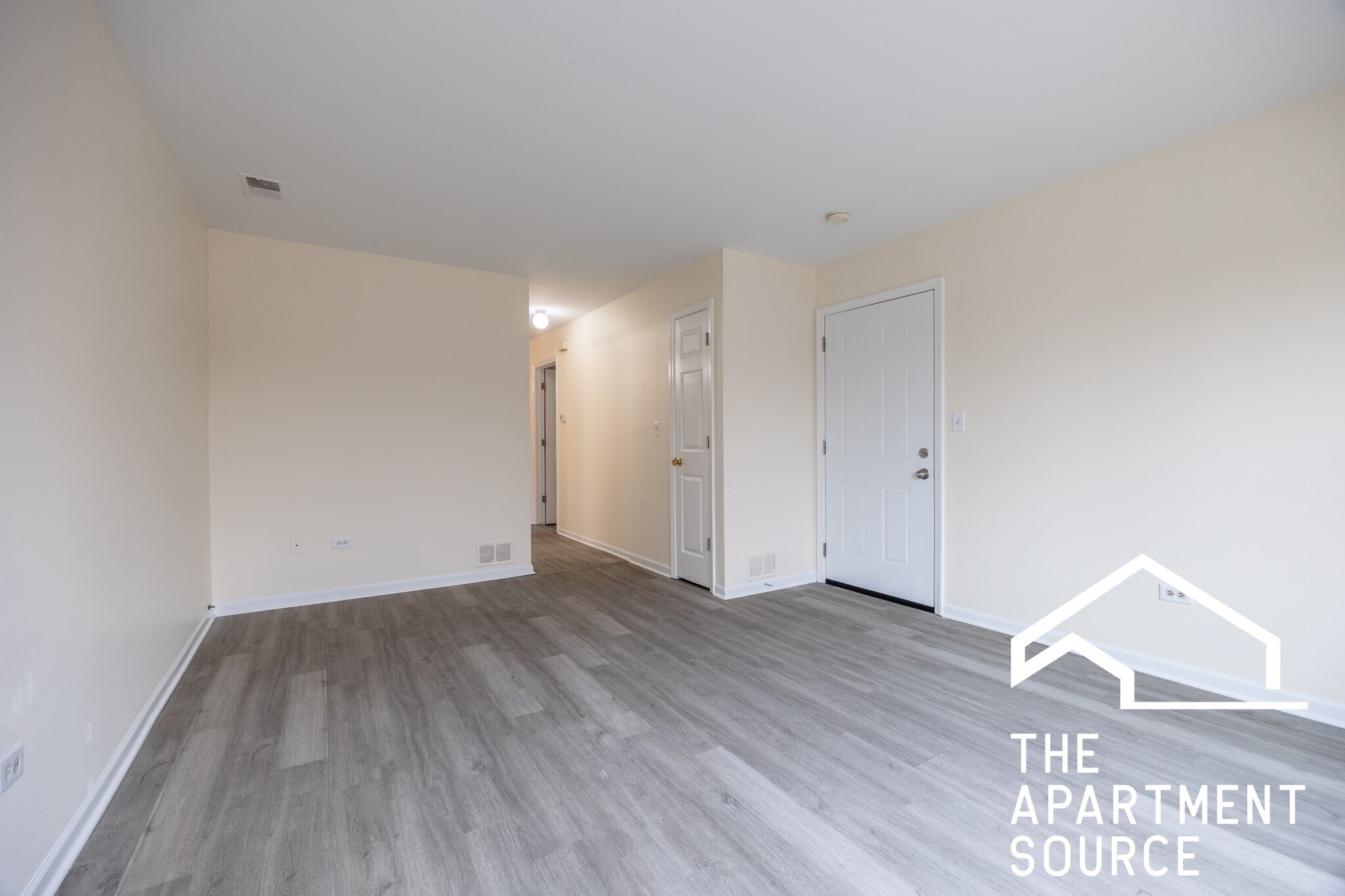 Building Photo - 6323 W Fullerton Ave