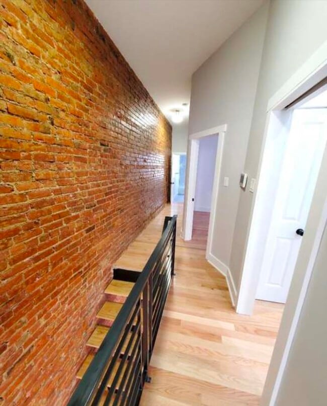 Building Photo - 5425 Catharine St