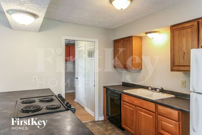 Building Photo - 10100 E 63rd St