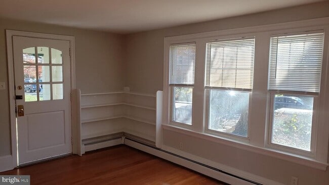 Building Photo - 555 Barrett Ave