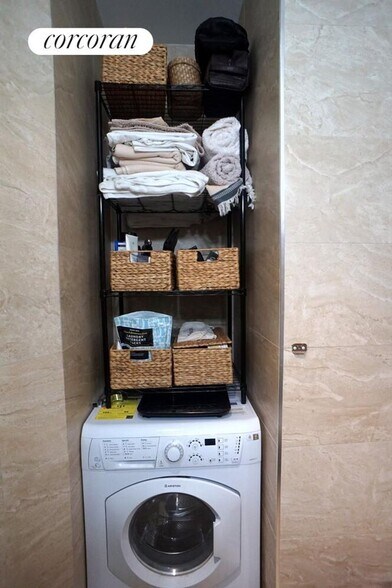 Building Photo - 254 W 15th St