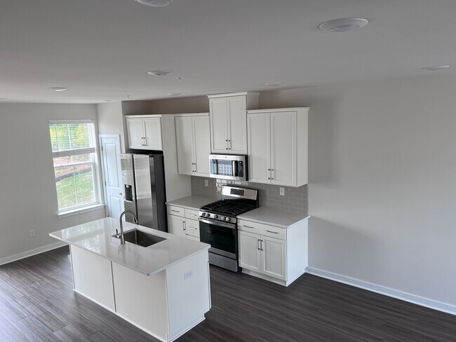Building Photo - 909 Magnolia Ln