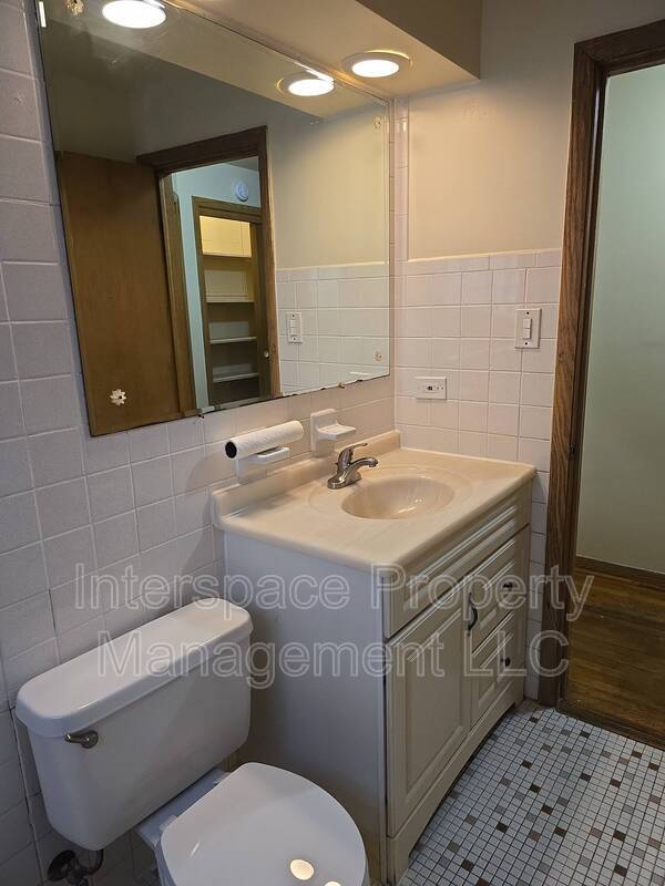 Building Photo - 10126 S Pulaski Rd