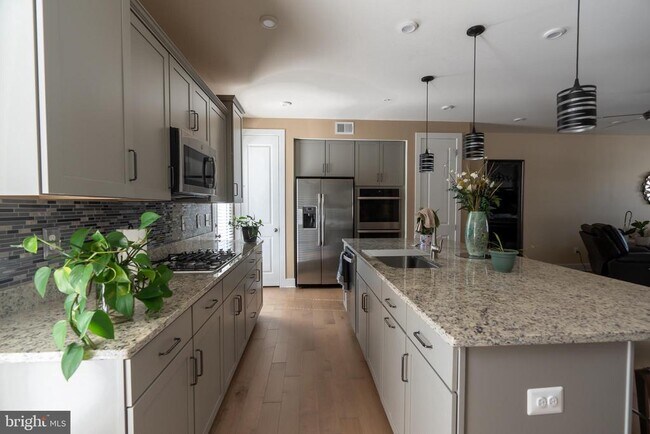 Building Photo - 1445 Honeylocust Dr