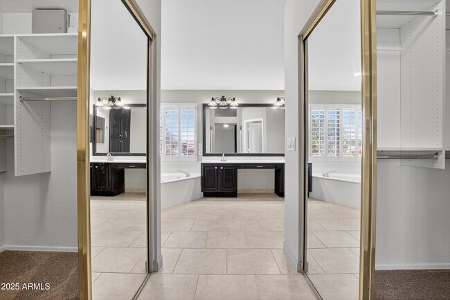 Building Photo - 4302 E Mossman Rd