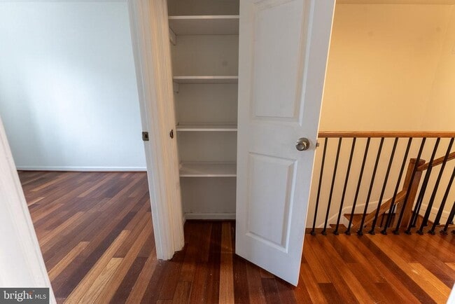 Building Photo - 7426 Rhondda Dr