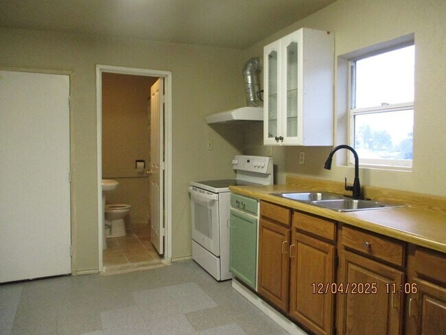 Building Photo - JF-PL1