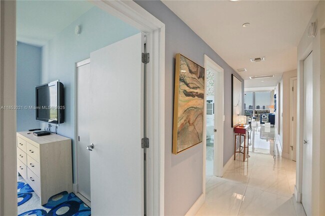 Building Photo - 16385 Biscayne Blvd