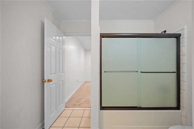 Building Photo - 2104 Pine Heights Dr NE