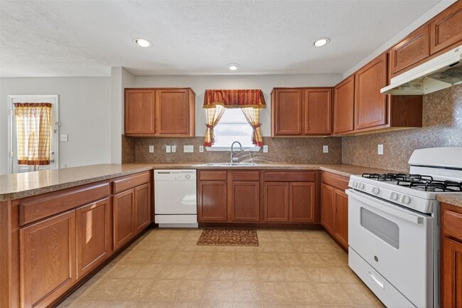 Building Photo - 20631 Tayman Oaks Dr