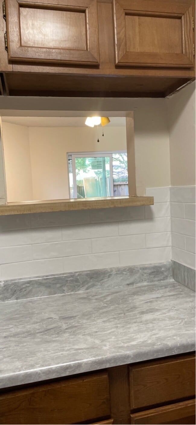 Building Photo - 401 Shadow Oaks Dr