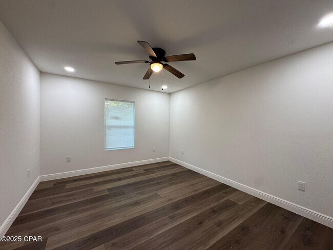 Building Photo - 148 Claire Ave