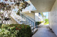 Building Photo - 325 Charlemagne Blvd